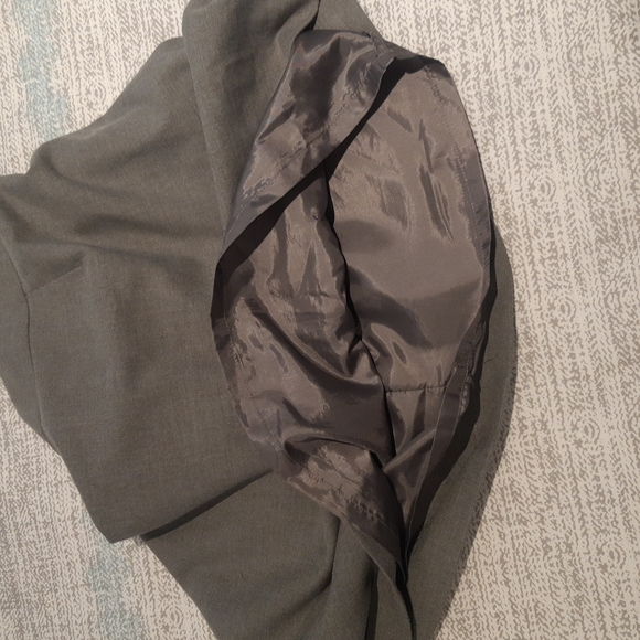 🌞3/$60 GAP Grey Skirt - Picture 5 of 5